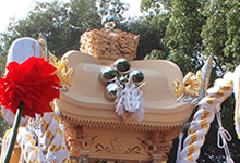 優美な曲線の祭礼屋台